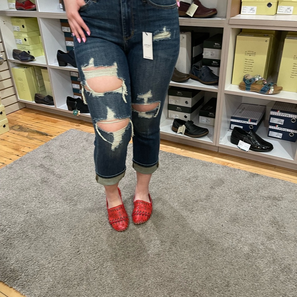 Judy Blue Dark Distressed Cropped Jeans